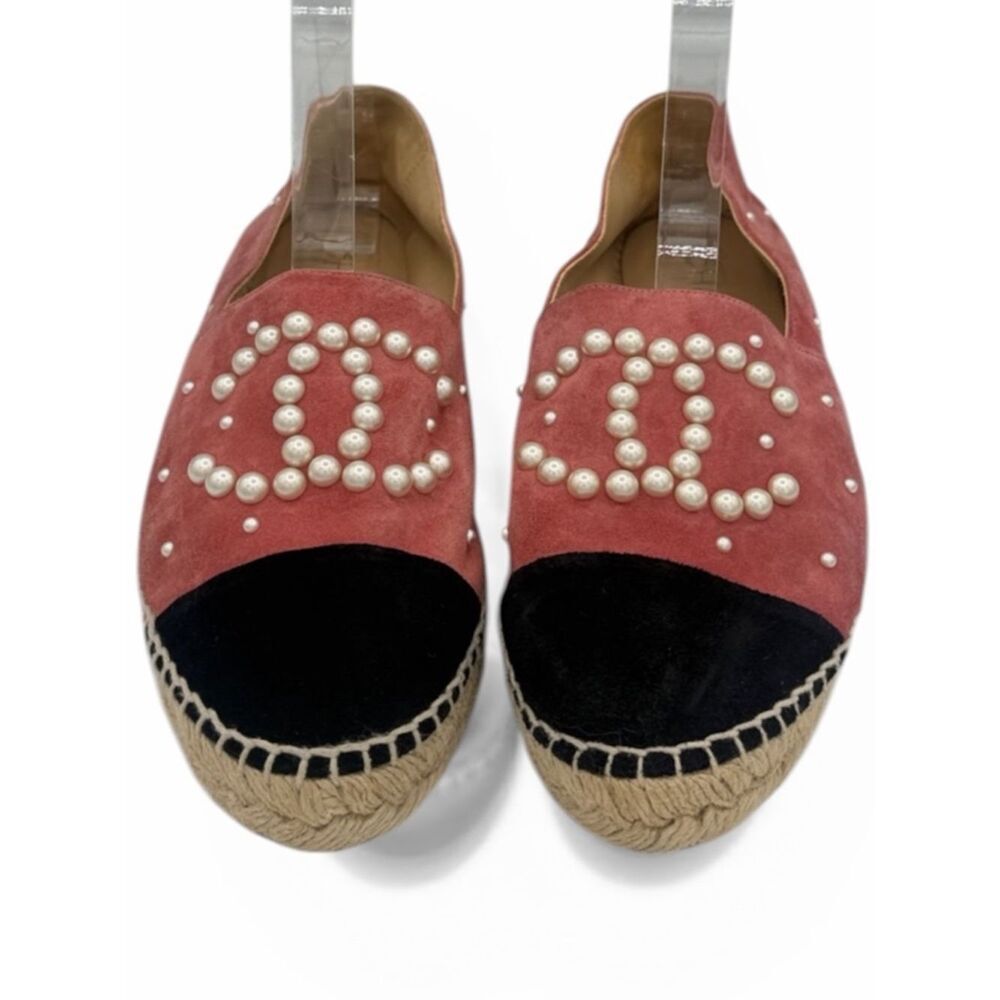 New CHANEL Rose/Black Suede Pearl Logo Espadrilles Size 38/ US 8